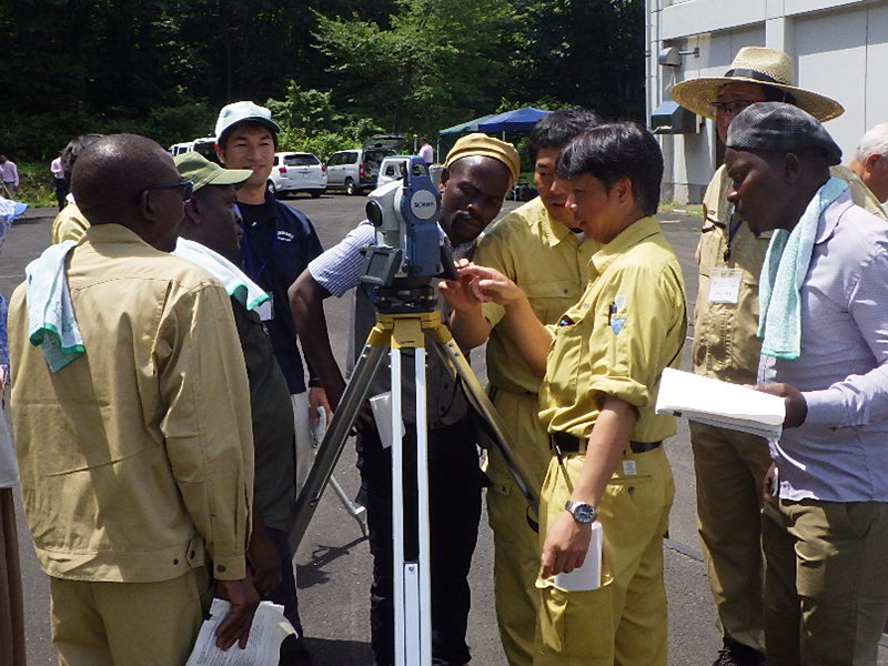 マラウイ共和国技術者の皆さんへの測量研修,宮城県の技術協力事業